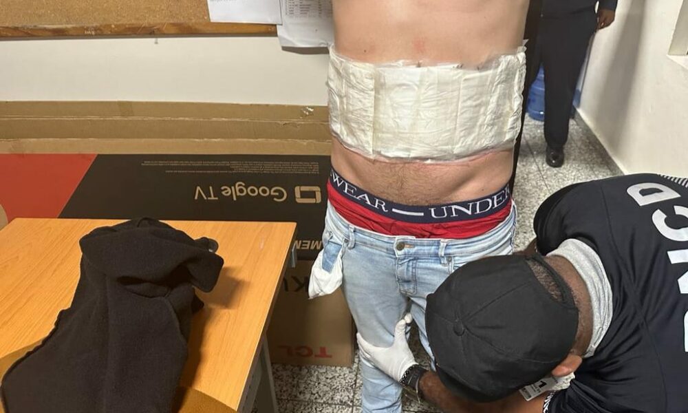Detienen extranjero que portaba una faja forrada de cocaína en el AILA