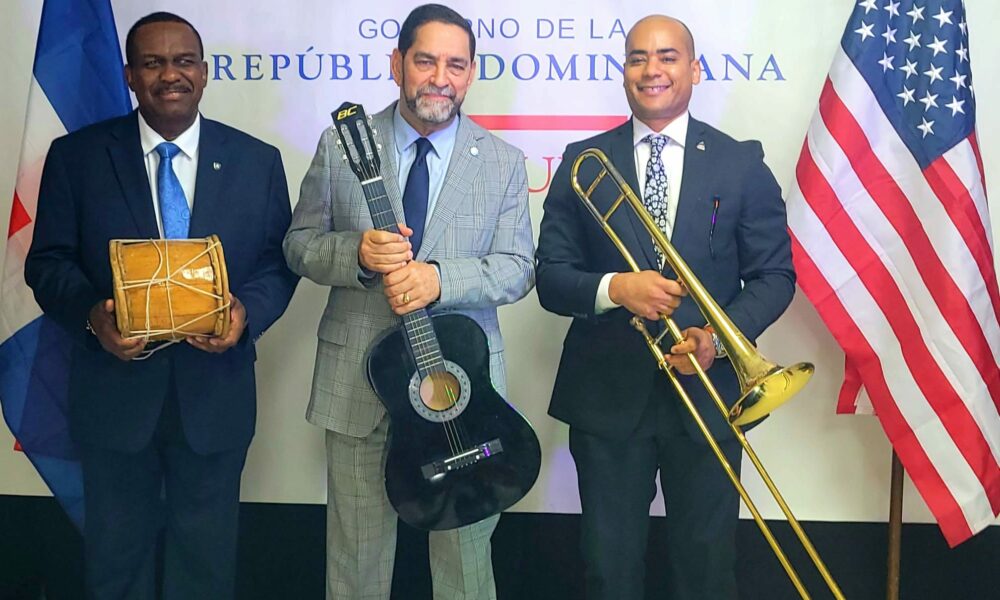 Anuncian en Nueva York campaña para colectar instrumentos musicales que donarán ayuntamientos RD