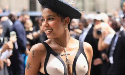 Así llegó Tokischa al desfile de Jean Paul Gaultier