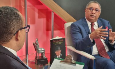 El psiquiatra José Miguel Gómez en la entrevista con Héctor Herrera Cabral.