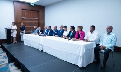 Dirigentes renunciantes del PRD, encabezados por Junior Santos, Rafael Vásquez, Julio Maríñez, Aldo Adón y otros.