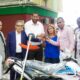 El director general de la DGDC, Eléxido Paula, hace entrega del donativo al Centro de Capacitación Integral La Hispaniola (CDI).