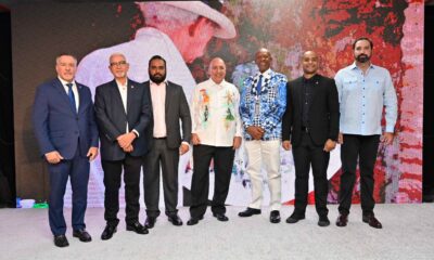 Desde la izquierda, el cónsul dominicano en New Jersey, Angel Pichardo; Wilson Rodríguez, Mijail Peralta, Mariano Hernández, Juan Francisco Vásquez (Juampa), Rey Andújar y Luis Miñoso.