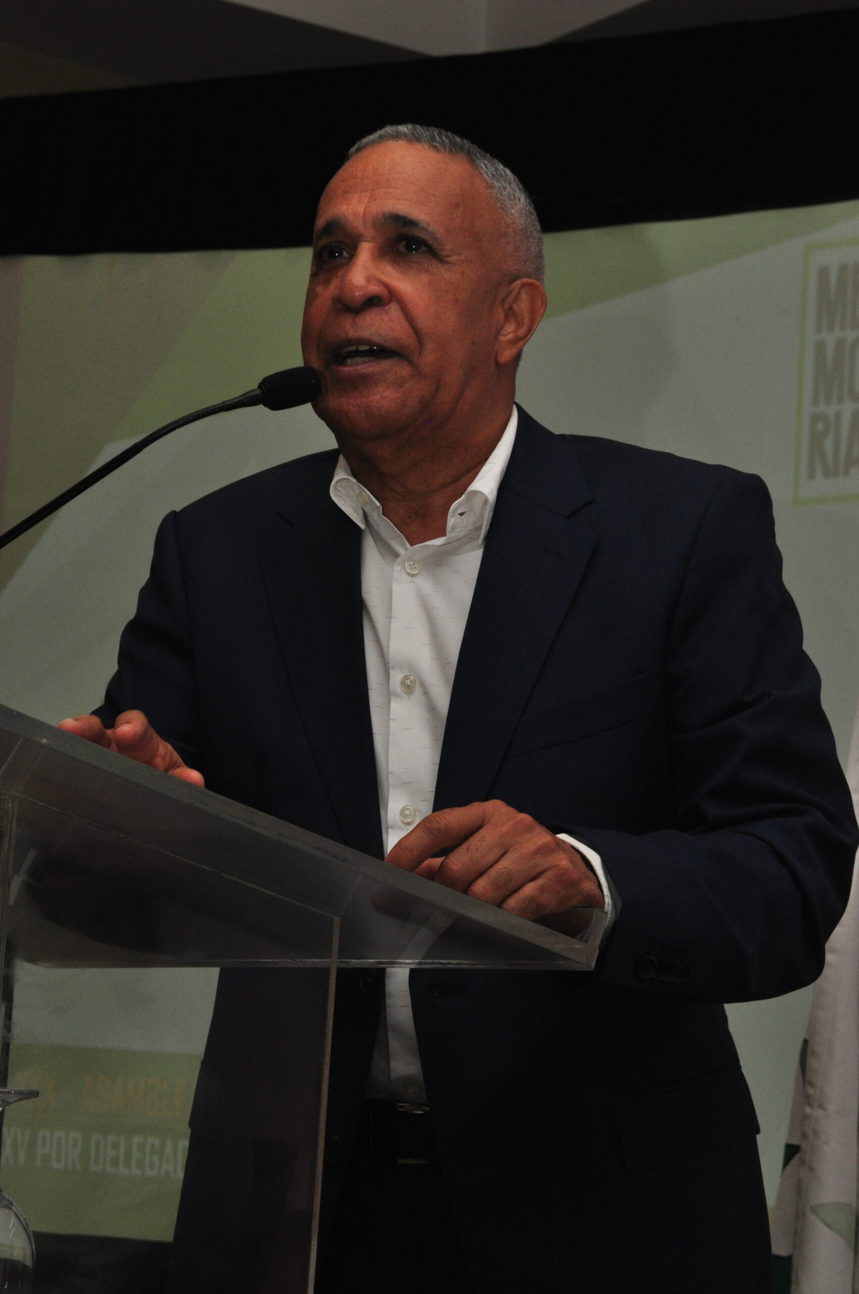 El gerente general de Cooperativa Empresarial, José Joaquín Suriel, mientras interviene en la XX Asamblea General Ordinaria y ceremonia del 30 aniversario de la entidad.