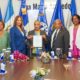 La presidenta de la Comisión de la Mujer, Niñez, Juventud y Familia del PARLACEN, Silvia García, entrega, junto a los también diputados Eduardo Rey Guerrero y Xiomara Guante, y la presidenta del Foro de Mujeres de Partidos políticos de la República Dominicana, doctora María Rosa Belliard, el certificado de reconocimiento a la licenciada Guadalupe Valdez.