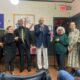 El presidente del Centro Cultural Ercilia Pepín, profesor Bienvenido Lara Flores, junto a Carmen Rojas, da la bienvenida a los asistentes a la disertación sobre “Rol de los Clubes Dominicanos en Nueva York” ofrecida por Julio Ogando.