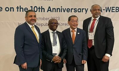 En la foto, desde la izquierda, el magistrado de la Junta Central Electoral, Samir Chami Isa; el presidente de la Comisión Electoral de Sudáfrica y presidente de la A-WEB, Mosotho Moepya; el Secretario General de esa entidad internacional, In-sim Jang, y el director de Relaciones Internacionales de la JCE, Jorge Suncar.