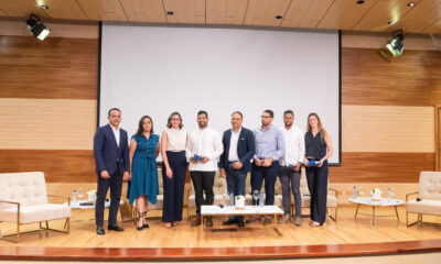 Panelistas y directivos de APROCOVICI.